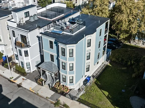 3 Bellflower St #3, Dorchester, MA 02125