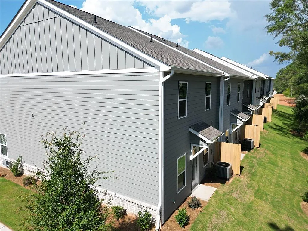 2 bed, 2.5 bath, 1750 sqft, $2,150 — Photo 3