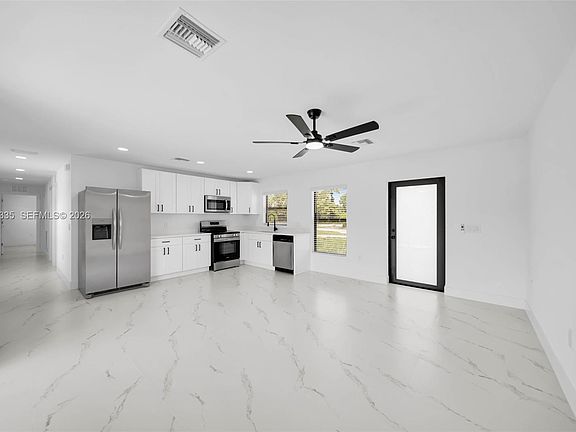 3rd image of 4985 Fairway Ct