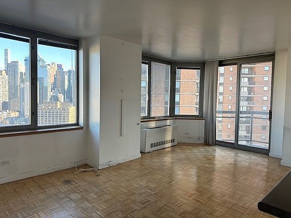 3rd image of 500 W 43rd St APT 26E