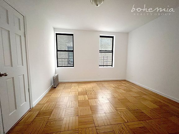 4th image of 3660 Broadway #31