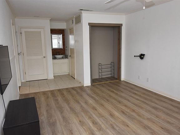 3rd image of 8888 Tallwood Dr APT 2109