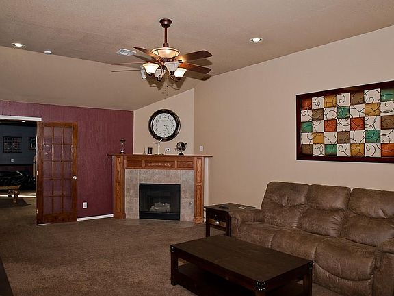 3rd image of 4117 Queens Dr