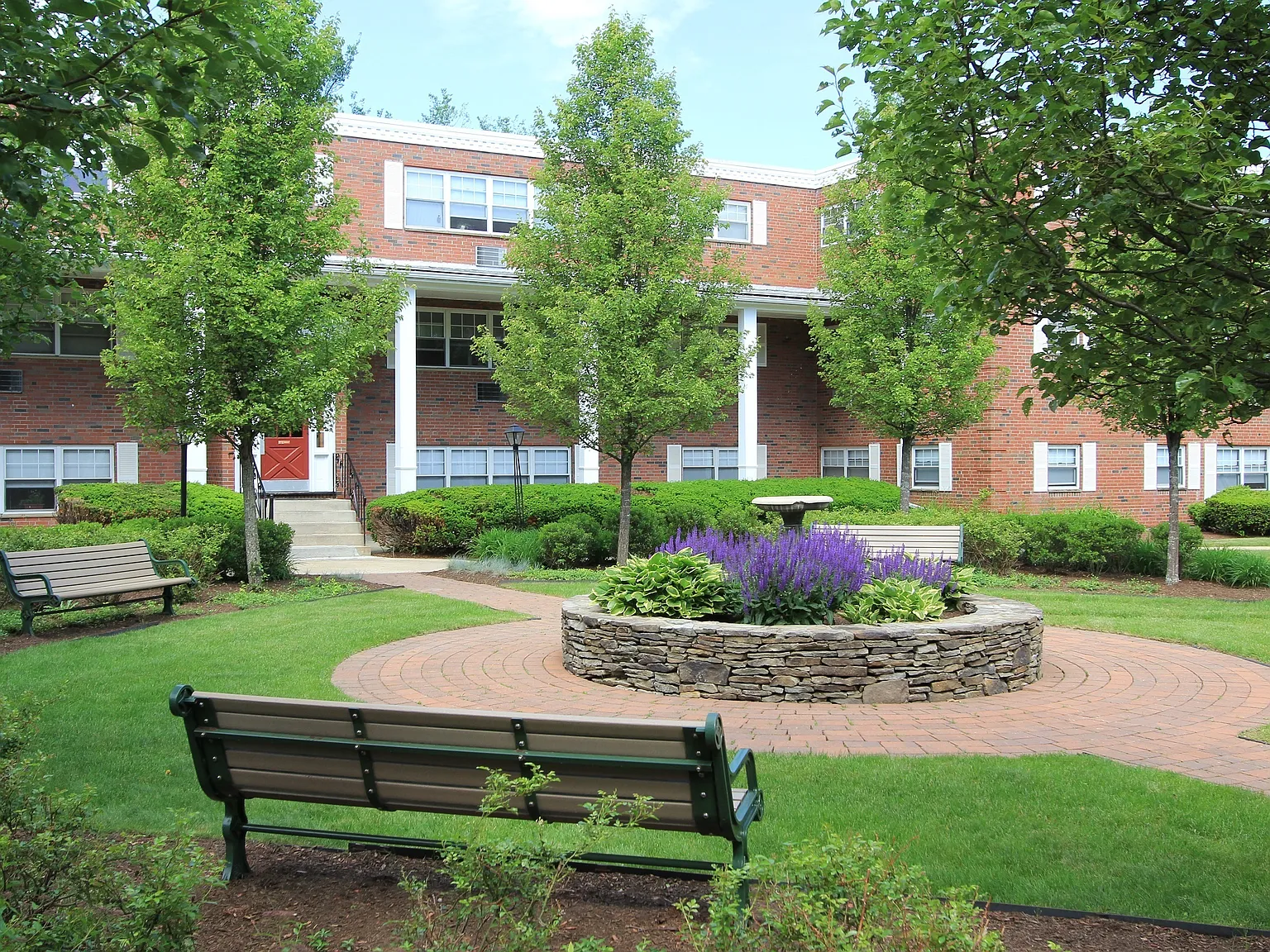 Executive Apartments — Photo 2