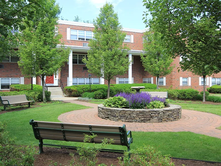 Executive Apartments — Photo 2