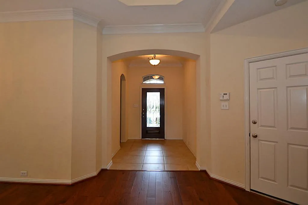 3 bed, 2.5 bath, 2745 sqft, $2,995 — Photo 4