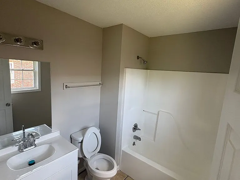 104 Bruce St — Photo 9