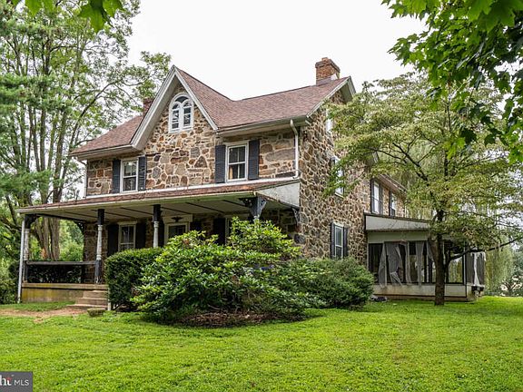2nd image of 9 Martins Ct