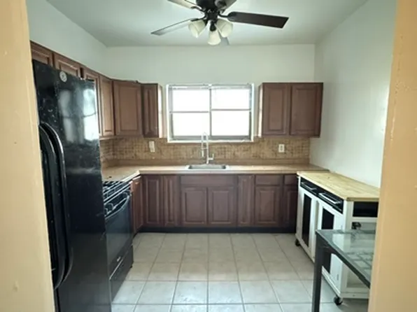 39 Tompkins Circle image 11 of 17