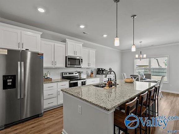 3rd image of 315 Valion St