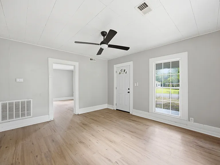 506 Daugherty St — Photo 15