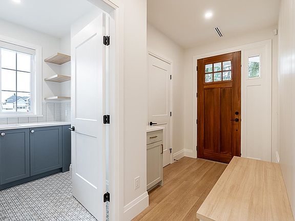 3rd image of 5411 Crescent Dr
