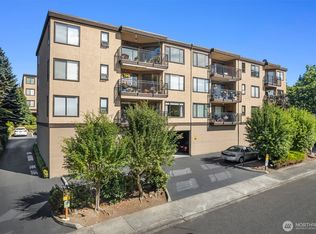 1071 4th Ave S APT 302, Edmonds, WA