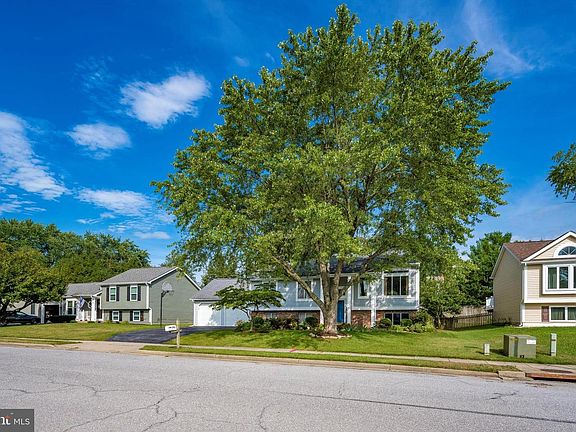 3rd image of 242 Diamond Dr