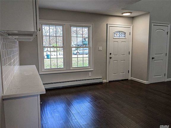3rd image of 8 Gaton Ln