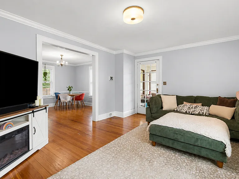 50 Washington Cir — Photo 3