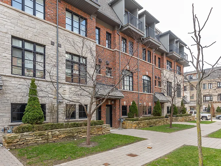 1145 Ossington Ave — Photo 32