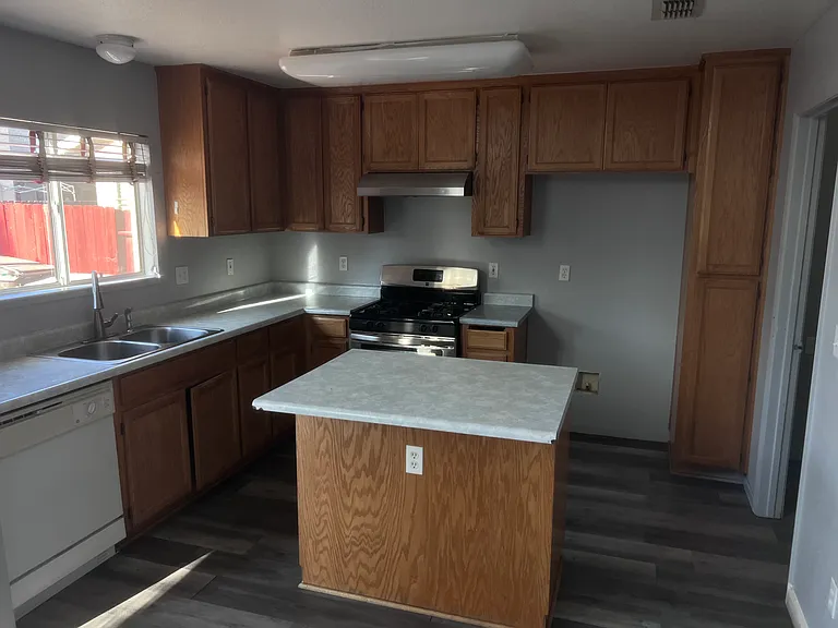 755 Cornell Way — Photo 4