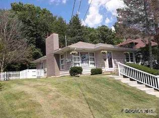 2165 Roosevelt St, Dubuque, IA 52001