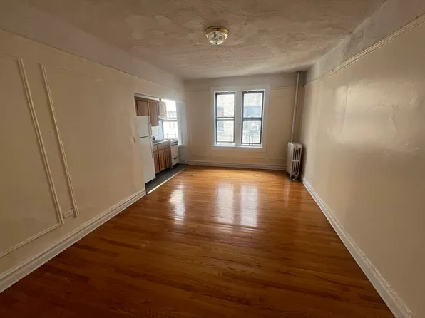 11 Fairview Avenue image 1 of 9