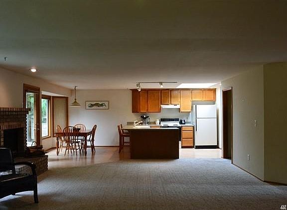 3rd image of 11821 Meridian Pl SE