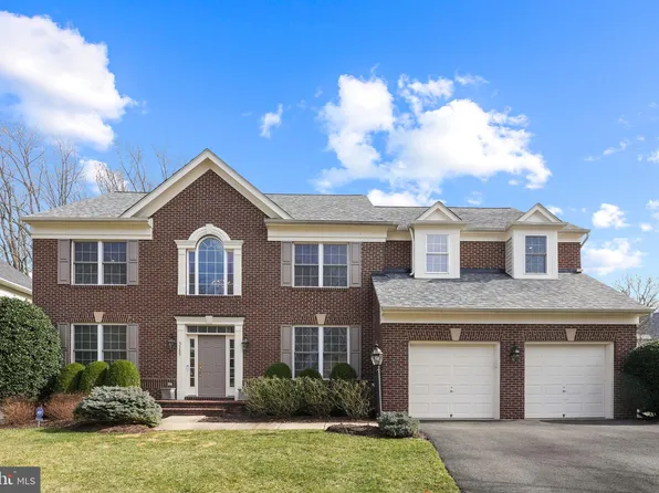 5389 Abernathy Ct, Fairfax, VA 22032