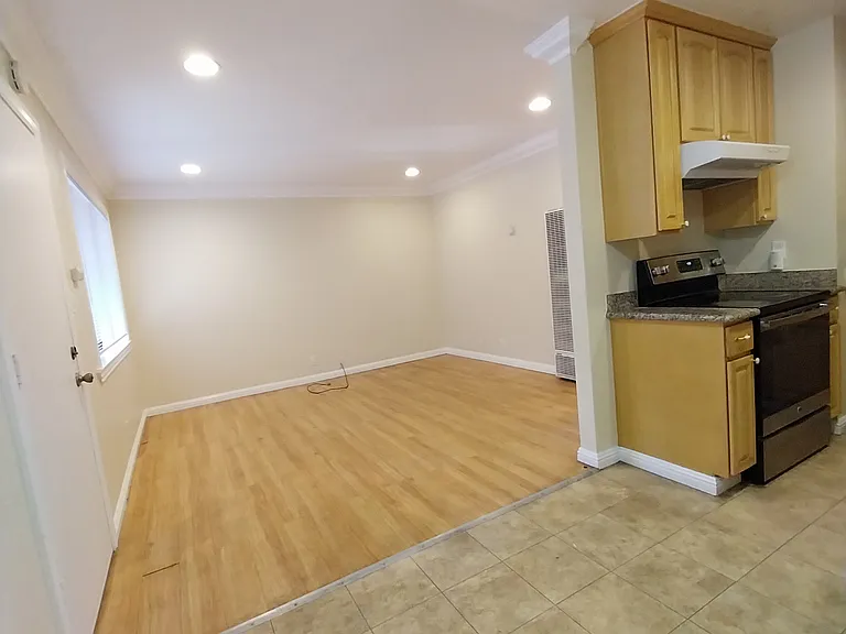 502 Maple St #2 — Photo 3