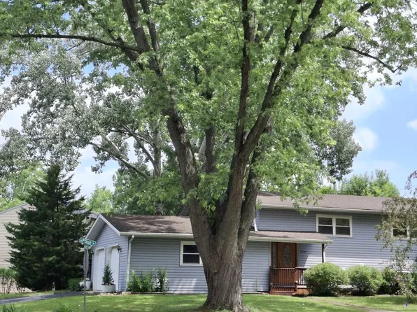 700 Larkdale Row, Wauconda, IL 60084