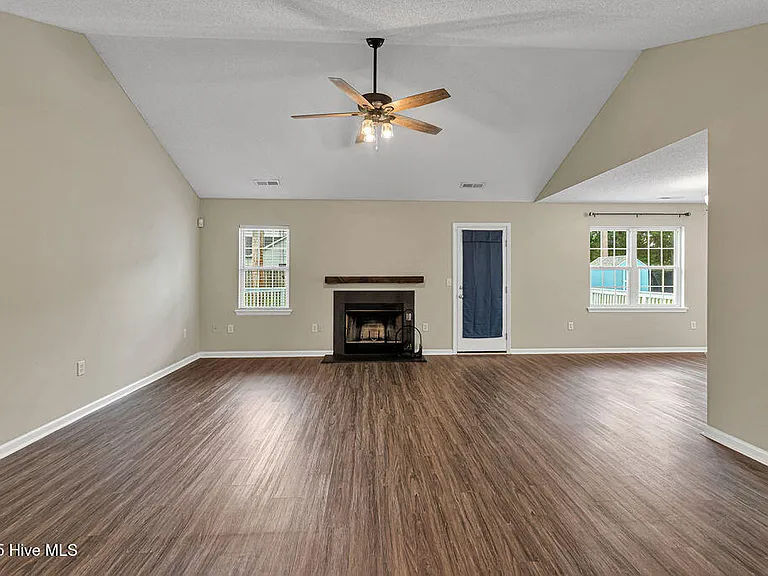 201 Ross Ct — Photo 6