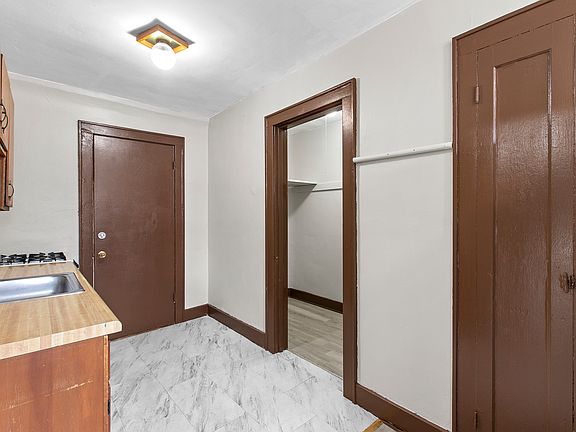 2nd image of 914 W Glen Flora Ave APT 204