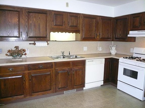 3rd image of 5696 Leisure South Dr SE