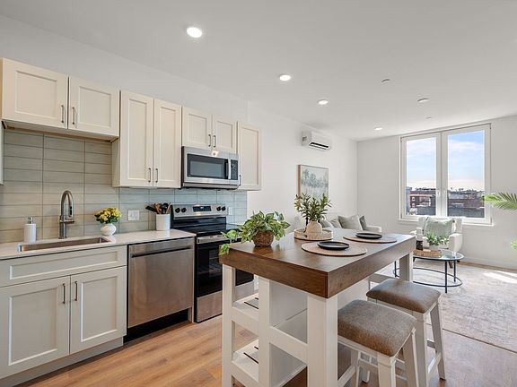 4th image of 440 Broadway #202