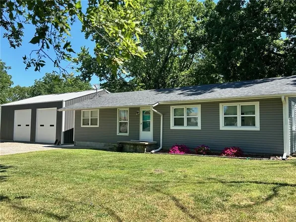 14 N Oregon St, Oswego, KS 67356