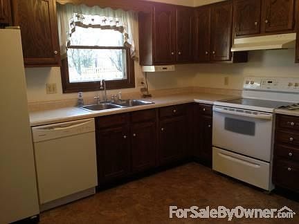 Kitchen - all appliances stay