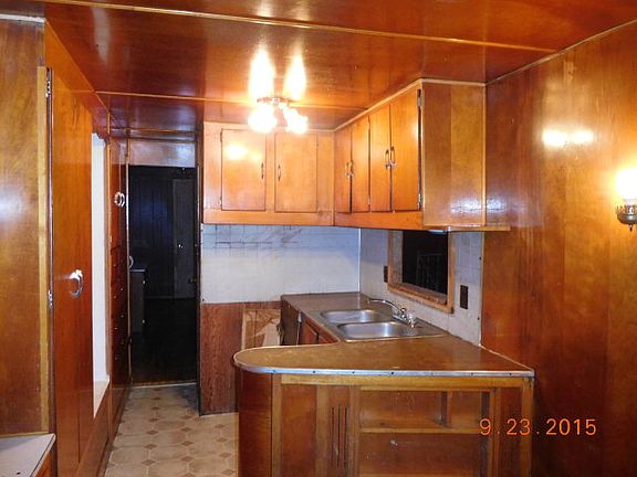 2nd image of 237 W Railroad St