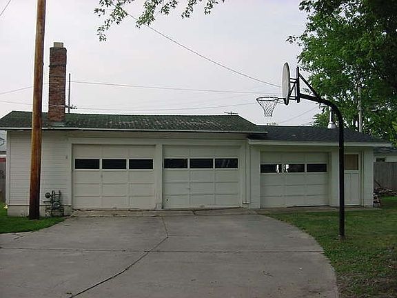 3rd image of 130 N Main St