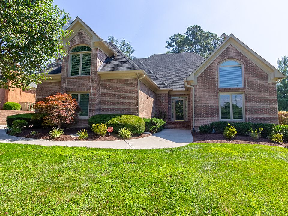 828 Andover Blvd - Front