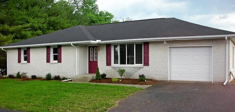 2nd image of 2850 Fairview St