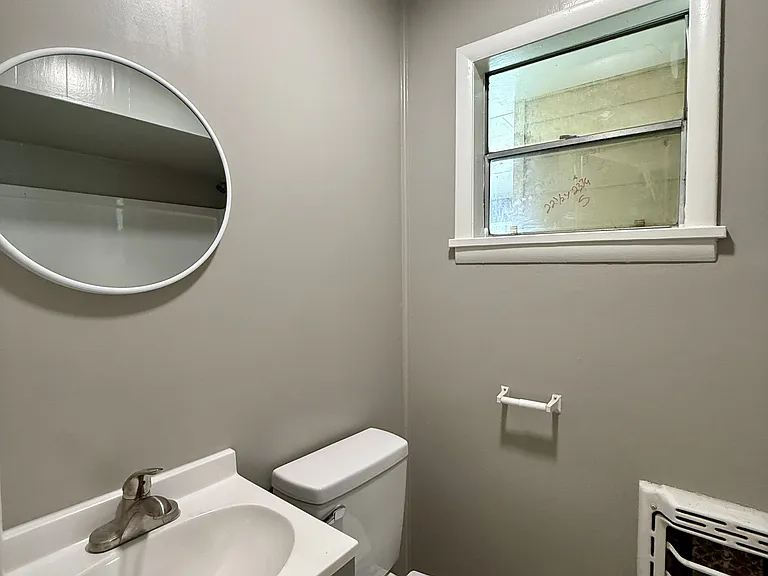 1015 W Ashley St — Photo 10