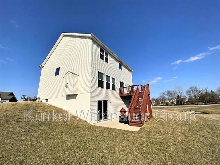 2724 Ambridge Dr — Photo 9