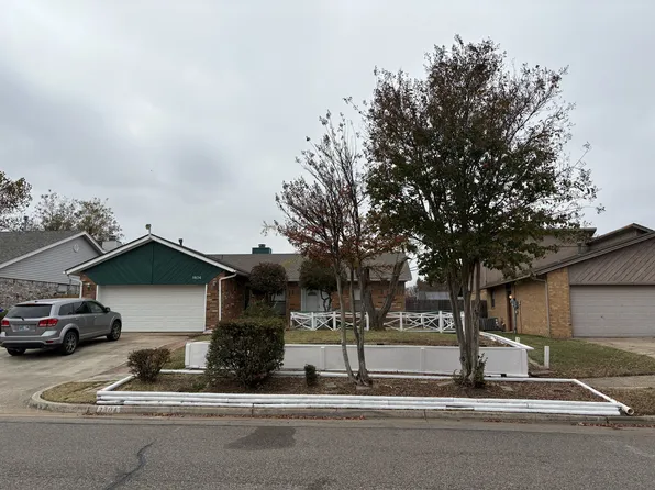 1404 Peach Tree Ln, Norman, OK 73071