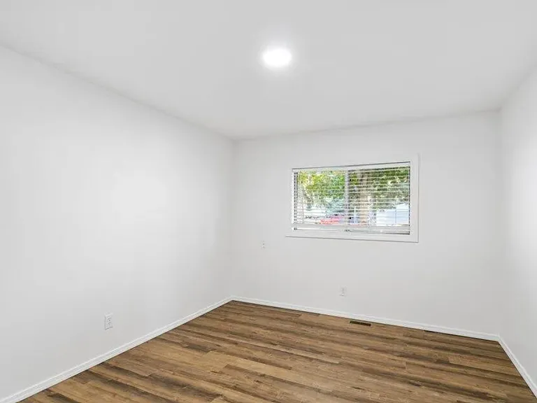 9725 N Gleason Rd — Photo 6