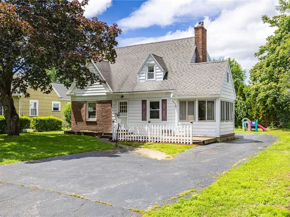 141 Cooper Rd, Irondequoit, NY 14617