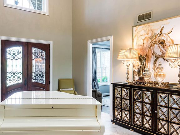3rd image of 110 Keene Manor Cir