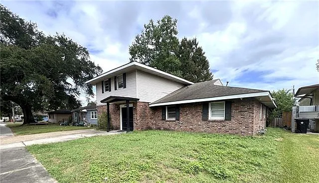5 bed, 3.0 bath, 2877 sqft, $2,500 — Photo 2