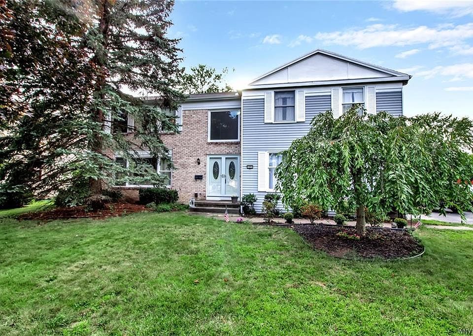 1st image of 105 Chaumont Dr