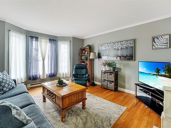 4th image of 33 Laumann Place