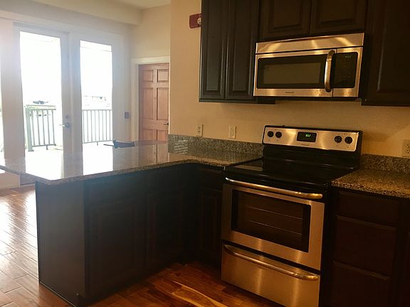 4th image of 11172 River Highlands Dr #202