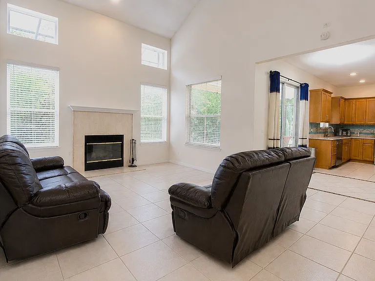 410 Sandringham Ct — Photo 11