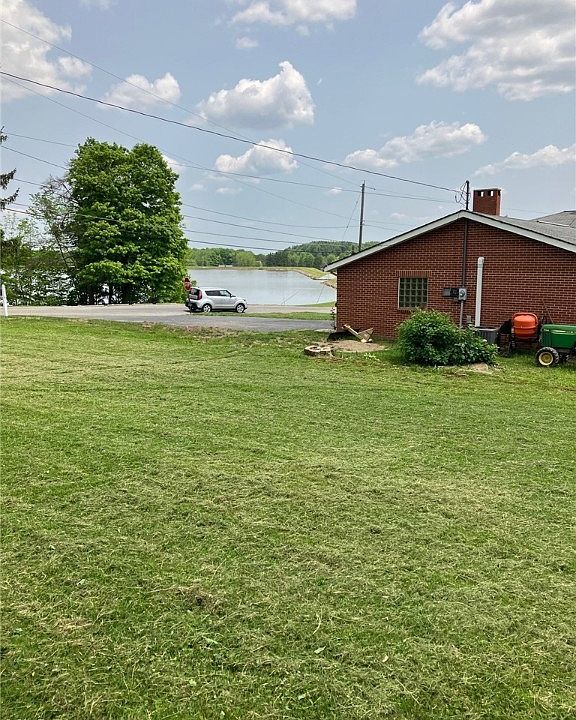 2nd image of Charlton Dr